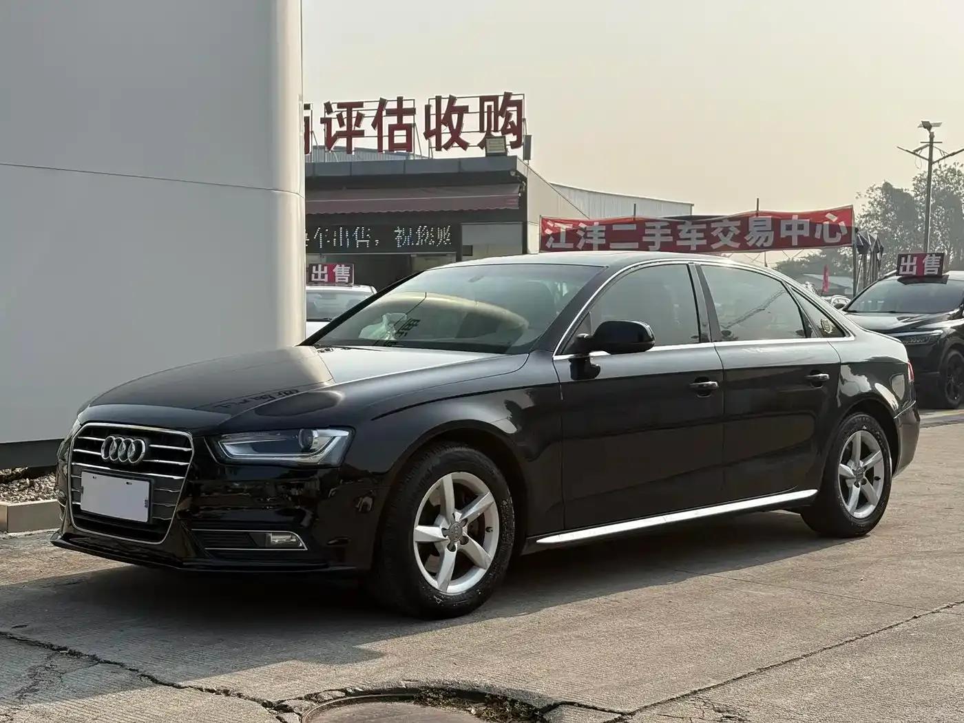 Audi A4L 2013 35 TFSI Automatic Standard Edition — миниатюра 1
