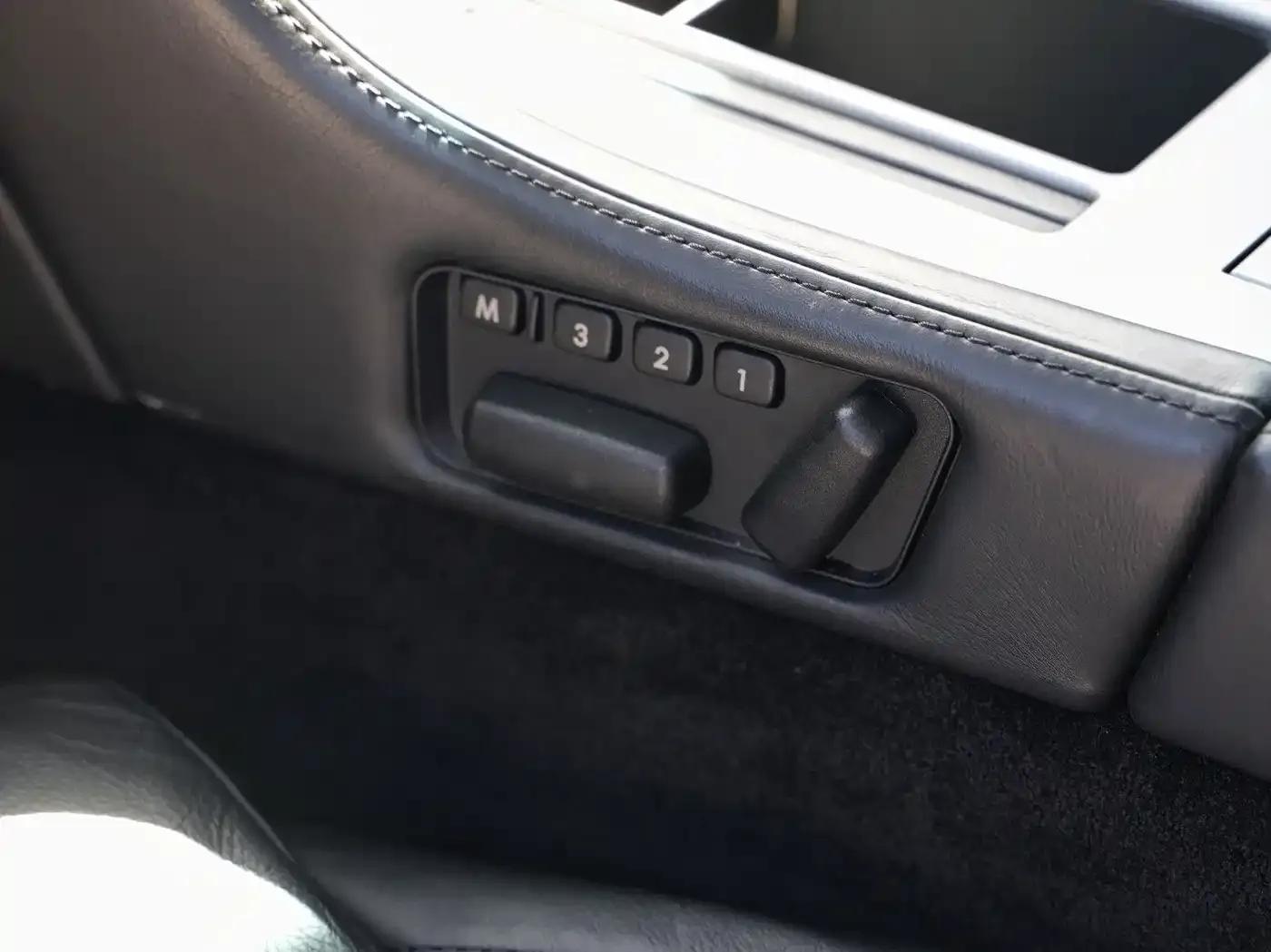 Aston Martin DB9 2007 6.0L Touchtronic Coupe — миниатюра 20