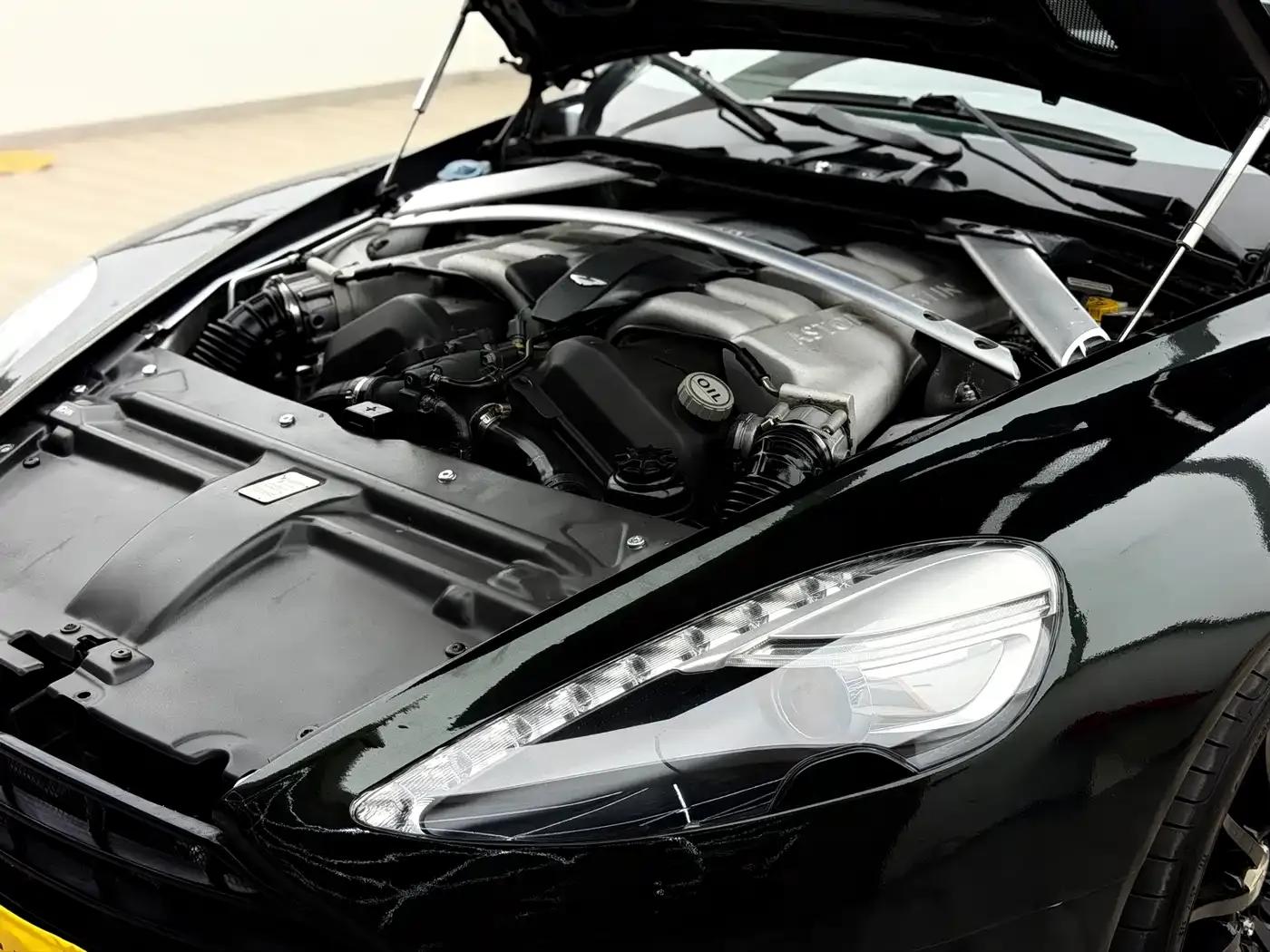 Aston Martin DB9 2011 6.0L Touchtronic Coupe — миниатюра 12