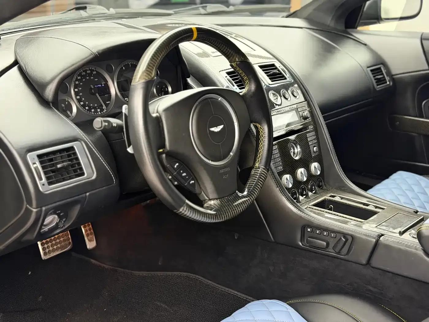 Aston Martin DB9 2011 6.0L Touchtronic Coupe — миниатюра 17