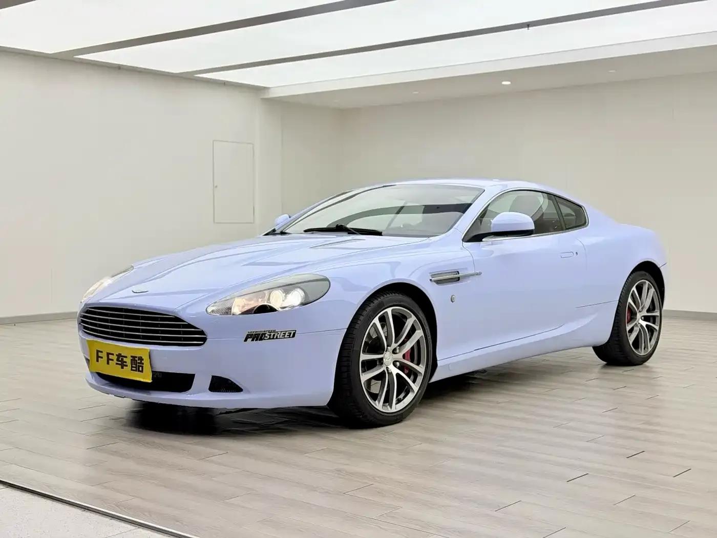 Aston Martin DB9 2011 6.0L Touchtronic Coupe — миниатюра 1