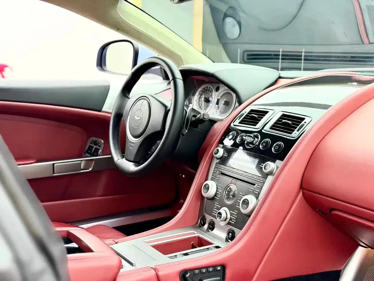 Aston Martin DB9 2011 6.0L Touchtronic Coupe — миниатюра 18