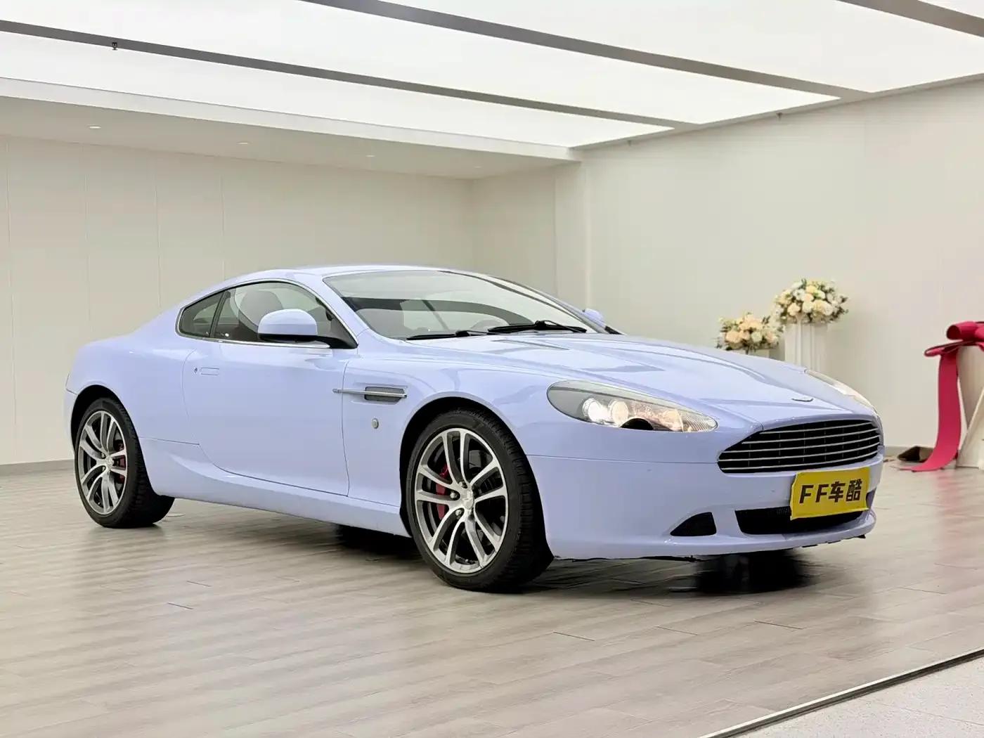Aston Martin DB9 2011 6.0L Touchtronic Coupe — миниатюра 3