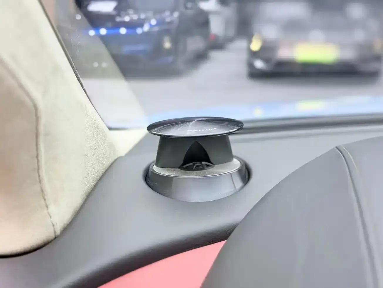 Aston Martin DB9 2011 6.0L Touchtronic Coupe — миниатюра 23