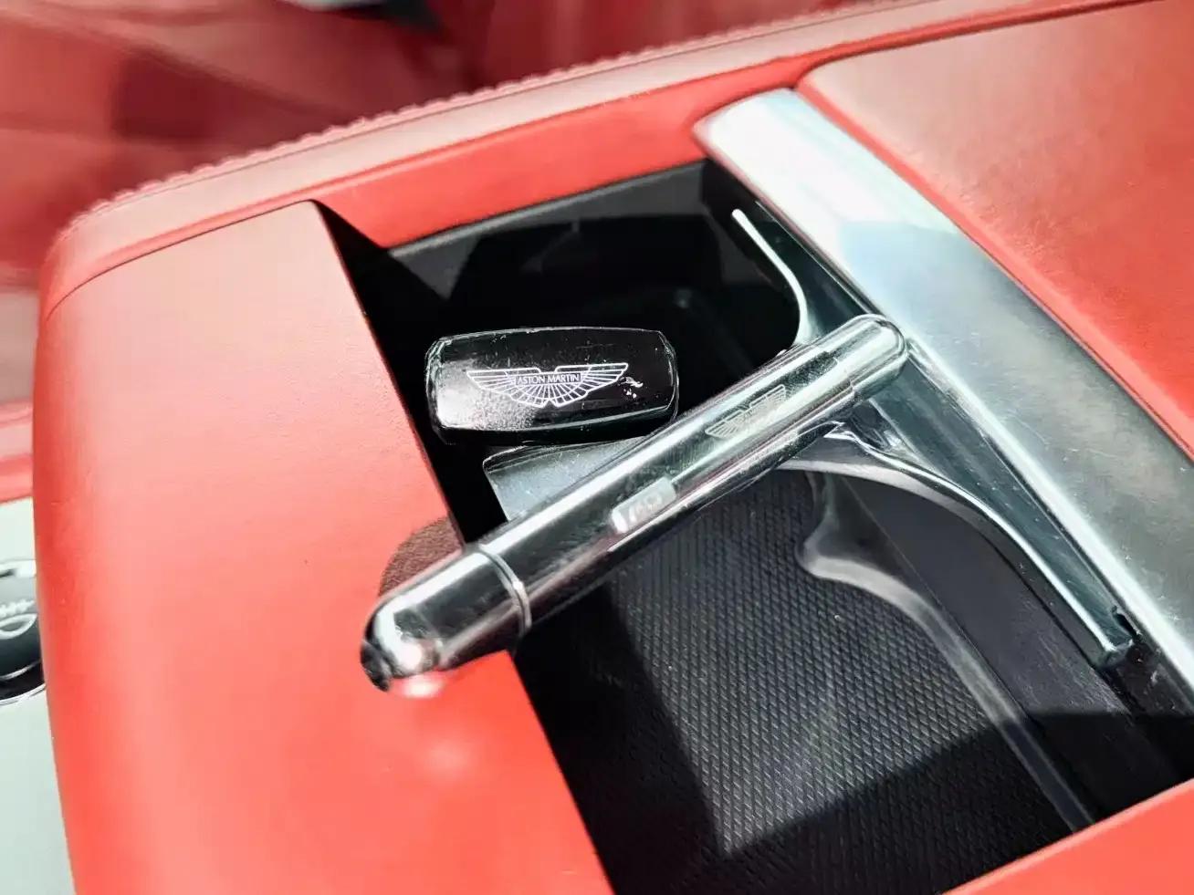 Aston Martin DB9 2011 6.0L Touchtronic Coupe — миниатюра 26