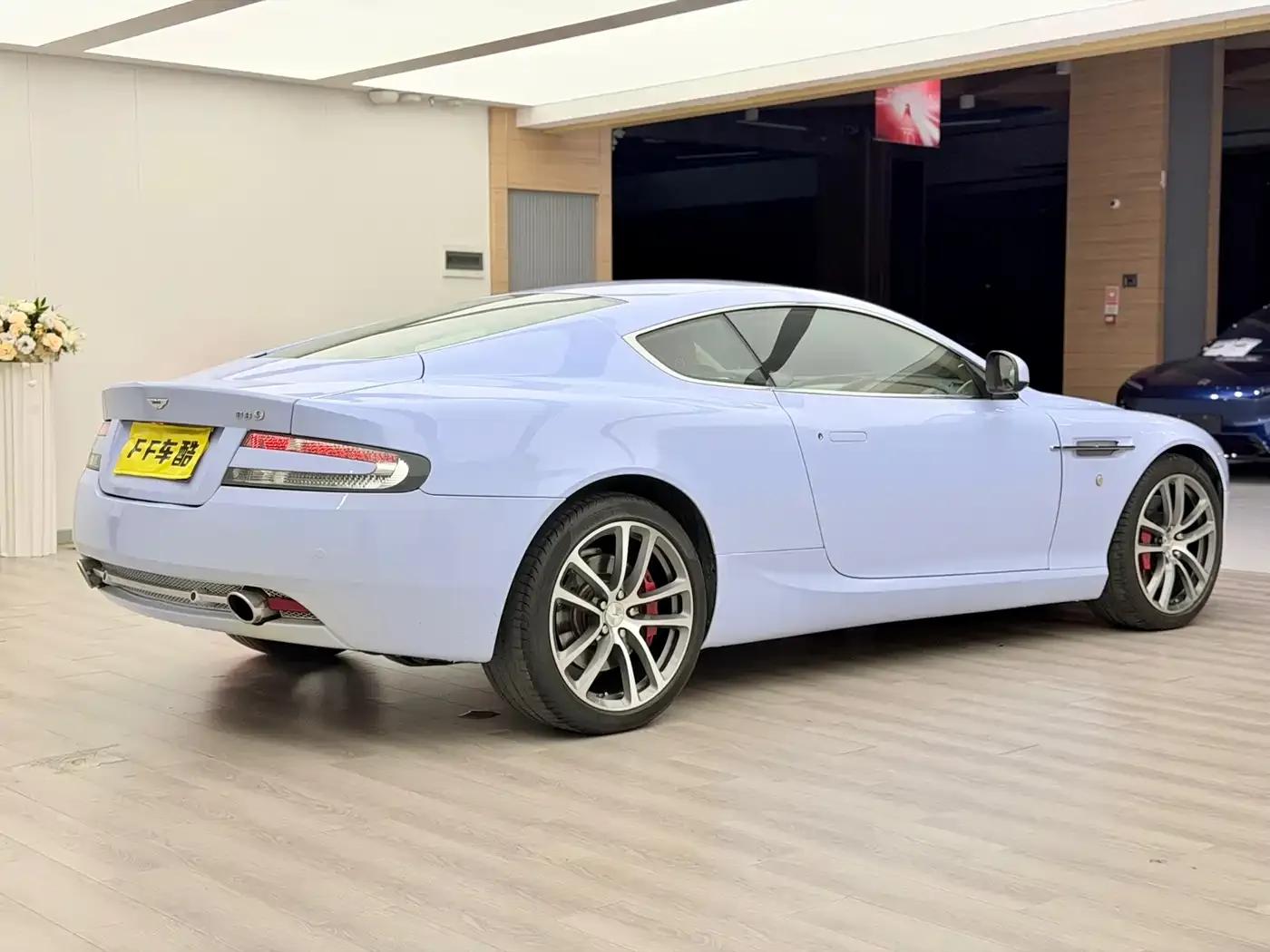 Aston Martin DB9 2011 6.0L Touchtronic Coupe — миниатюра 5