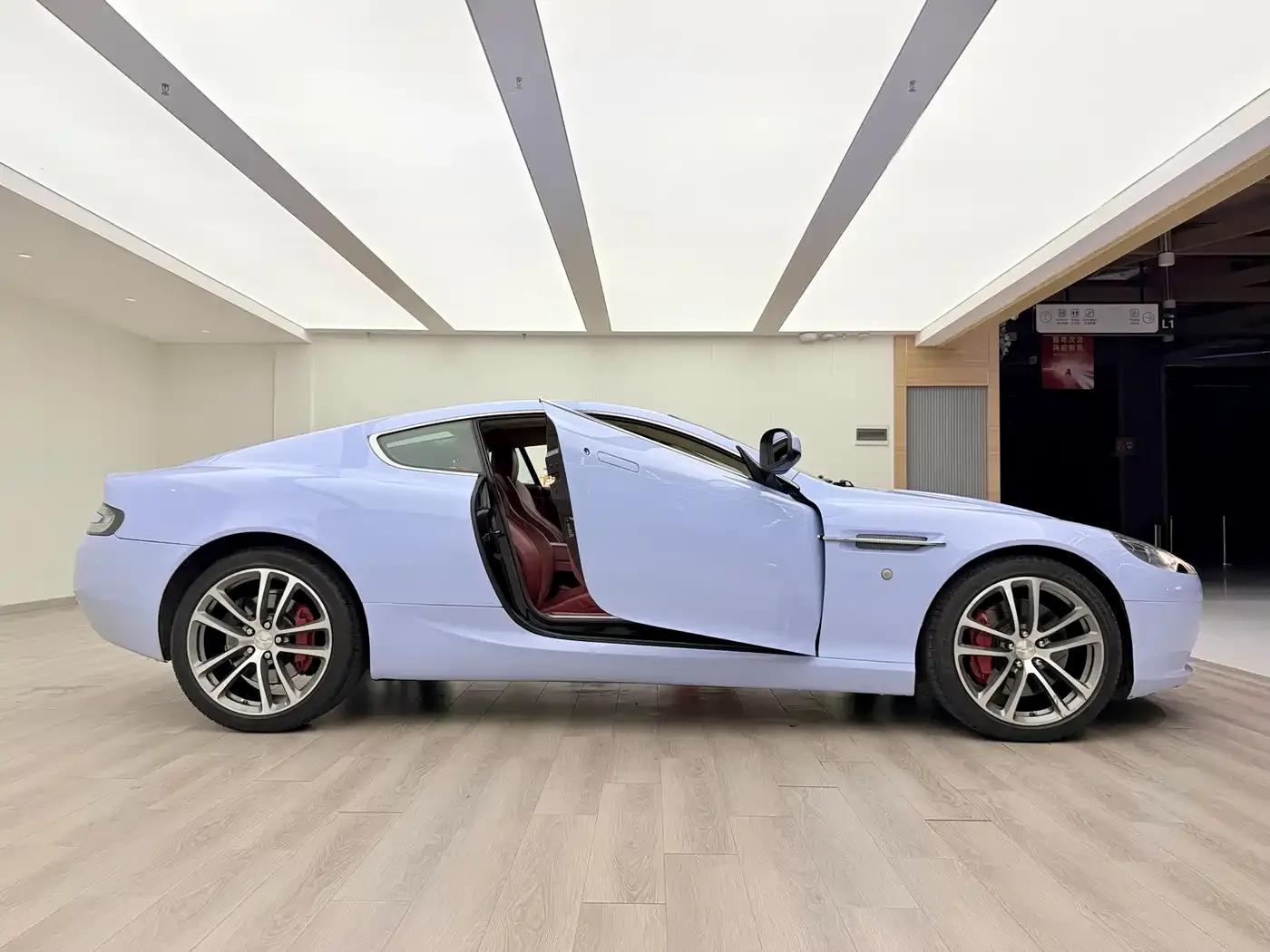 Aston Martin DB9 2011 6.0L Touchtronic Coupe — миниатюра 8