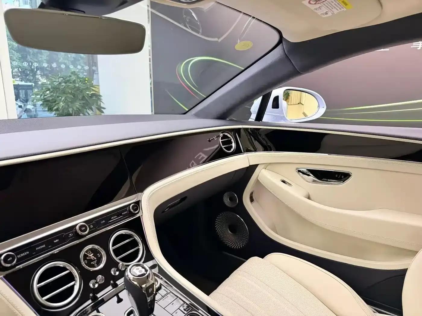 2026 Continental Plug-in Hybrid GT Base Model — миниатюра 4