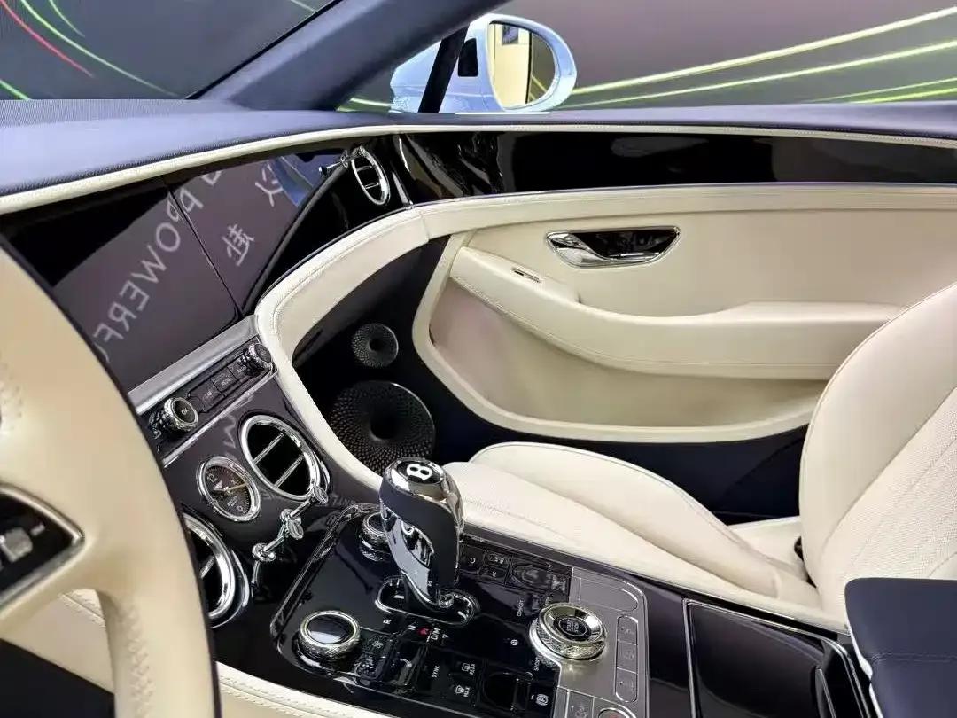 2026 Continental Plug-in Hybrid GT Base Model — миниатюра 5
