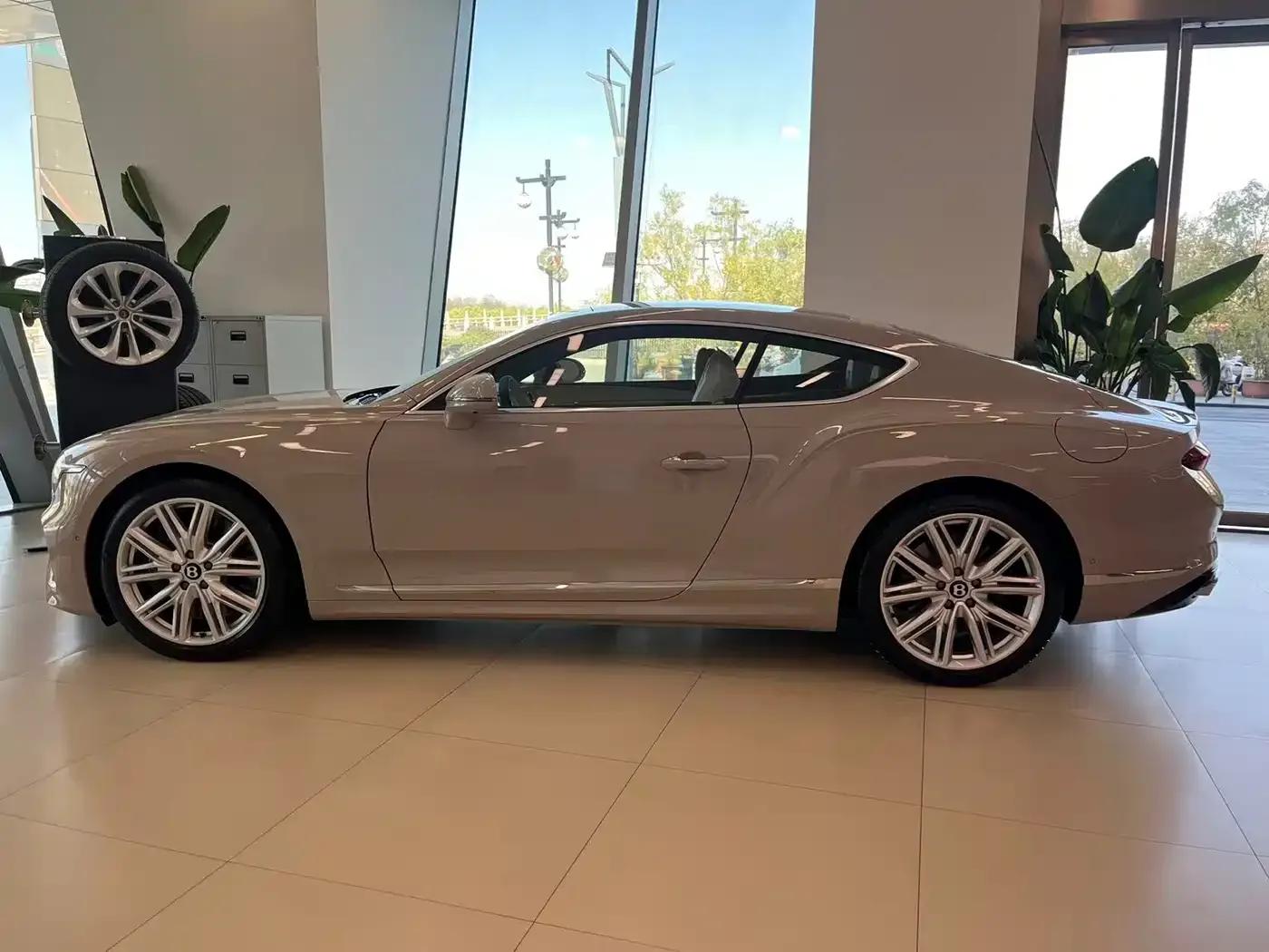 2026 Continental Plug-in Hybrid GT Base Model — миниатюра 3