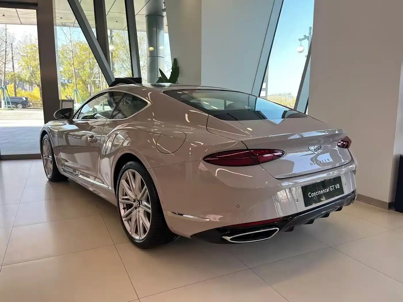 2026 Continental Plug-in Hybrid GT Base Model — миниатюра 5