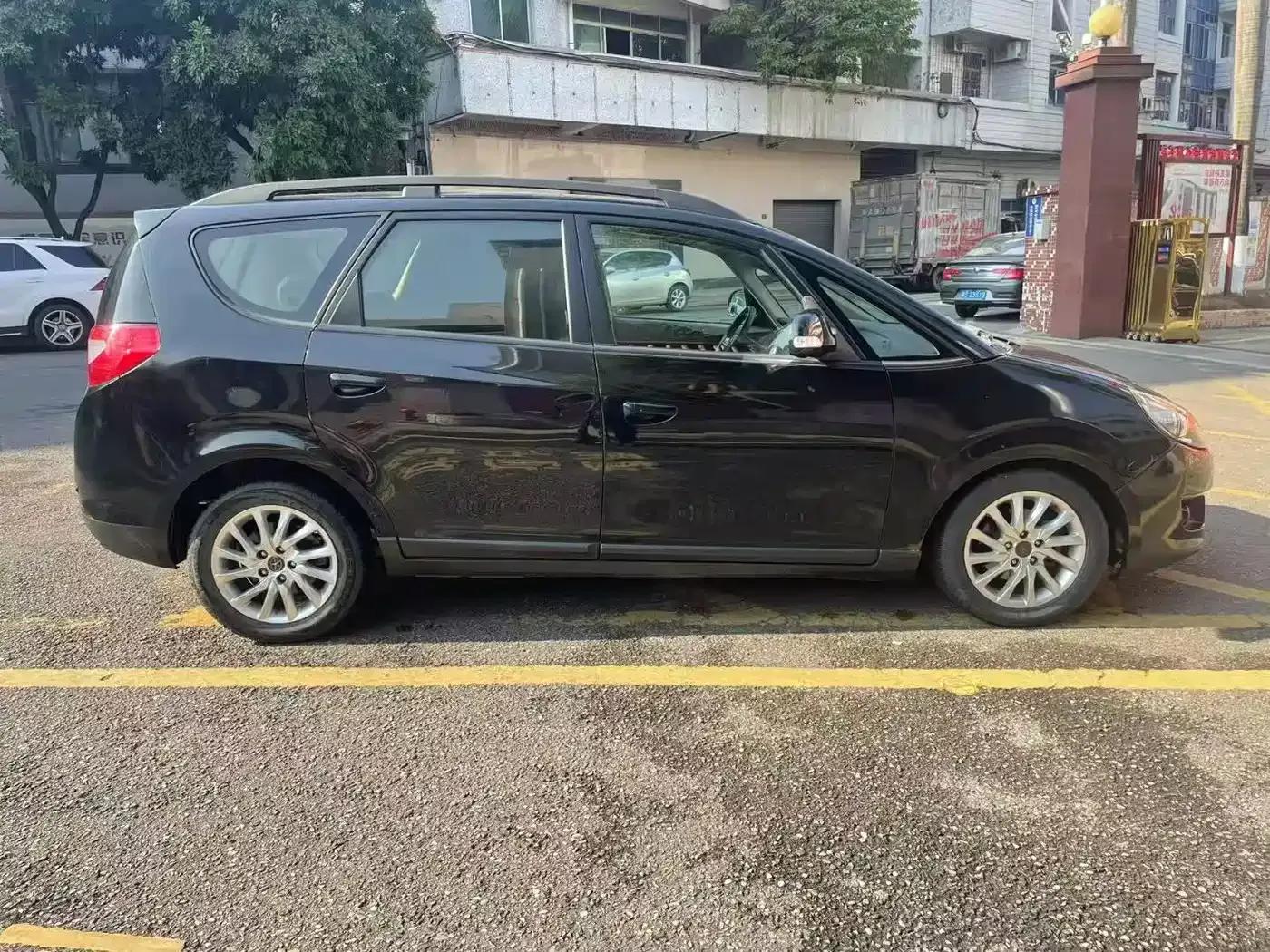 Refine M2 2013 1.8L Automatic Deluxe 5-seater — миниатюра 4