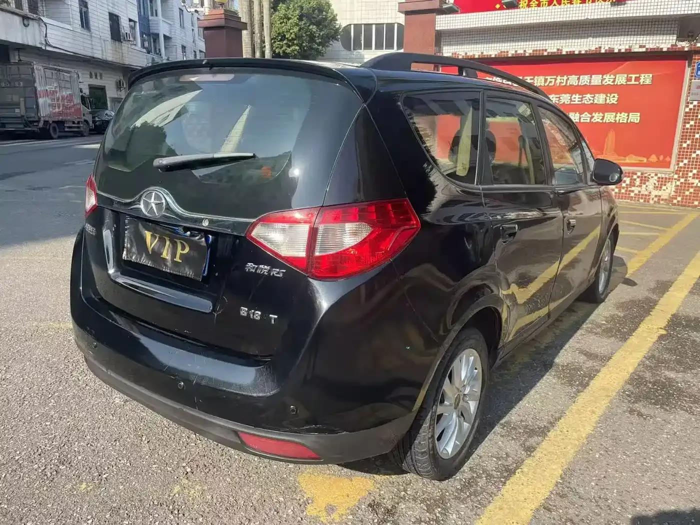 Refine M2 2013 1.8L Automatic Deluxe 5-seater — миниатюра 5