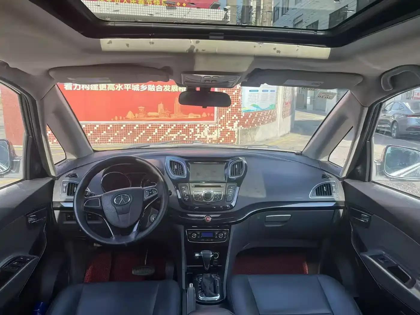 Refine M2 2013 1.8L Automatic Deluxe 5-seater — миниатюра 8