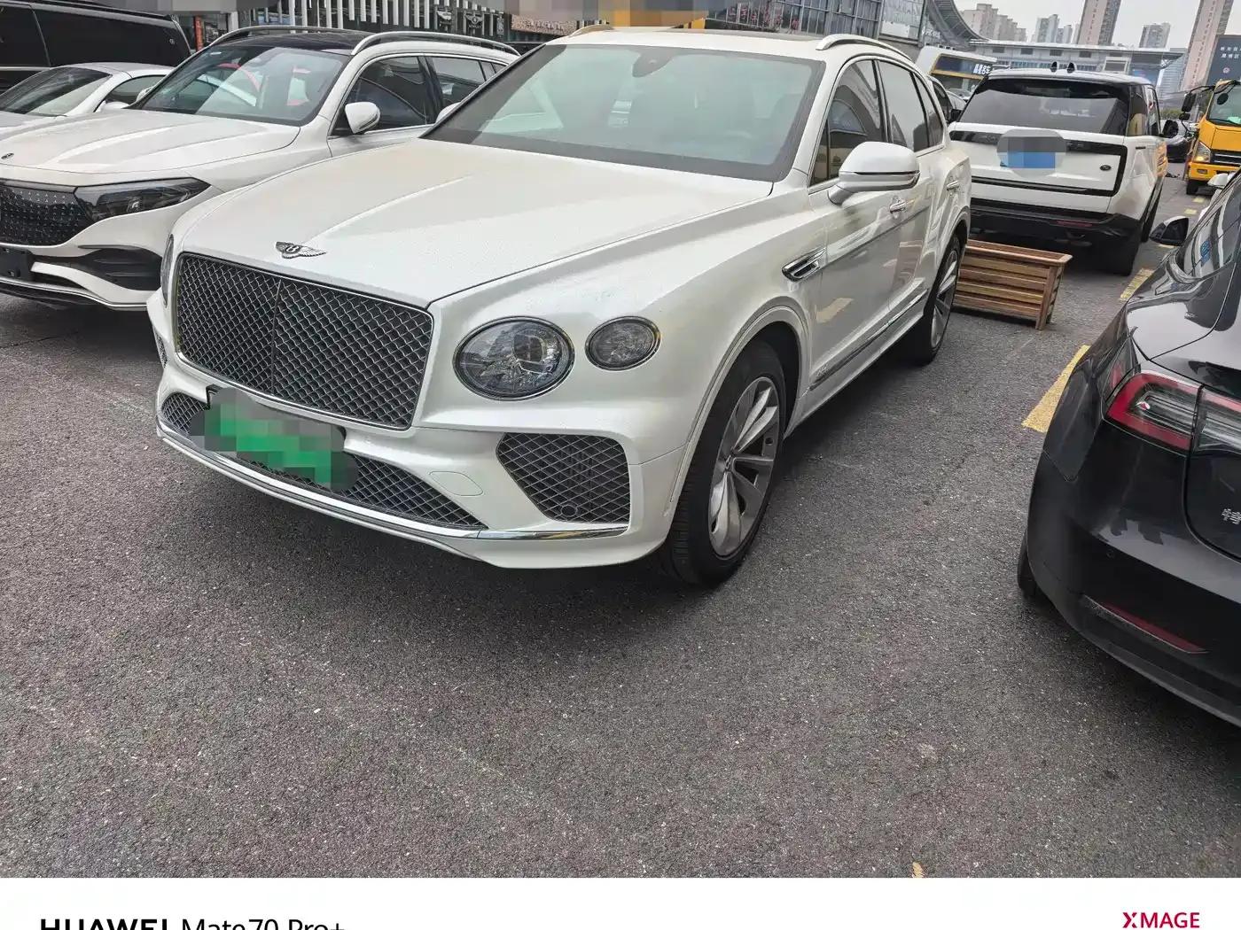 Bentayga Plug-in Hybrid 2021 3.0T PHEV — миниатюра 1
