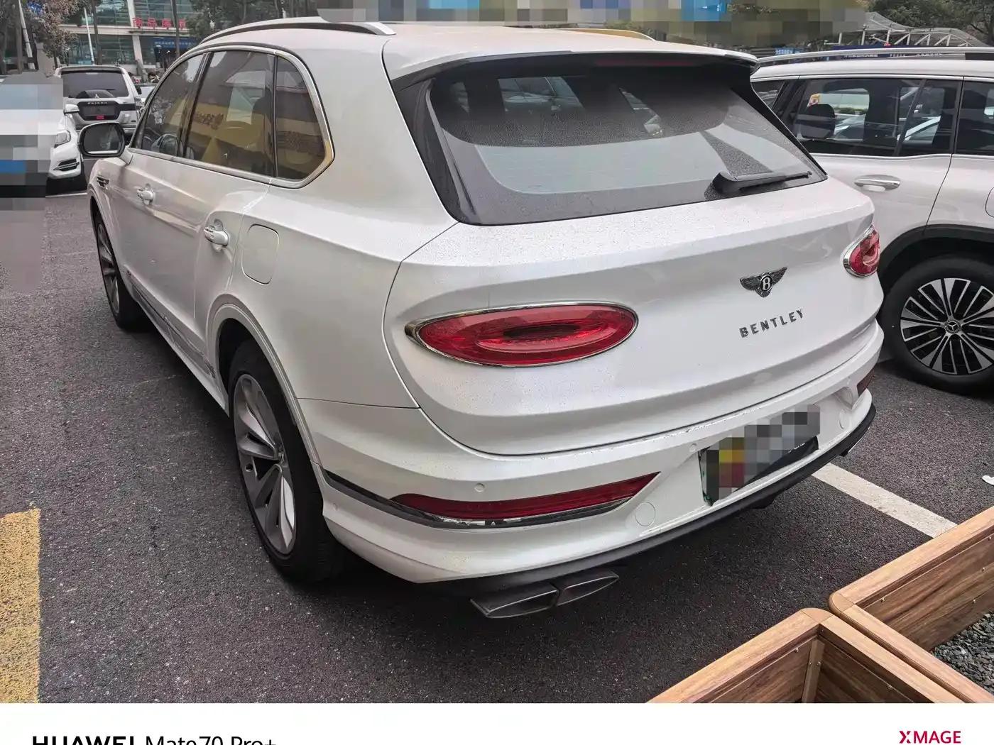 Bentayga Plug-in Hybrid 2021 3.0T PHEV — миниатюра 2