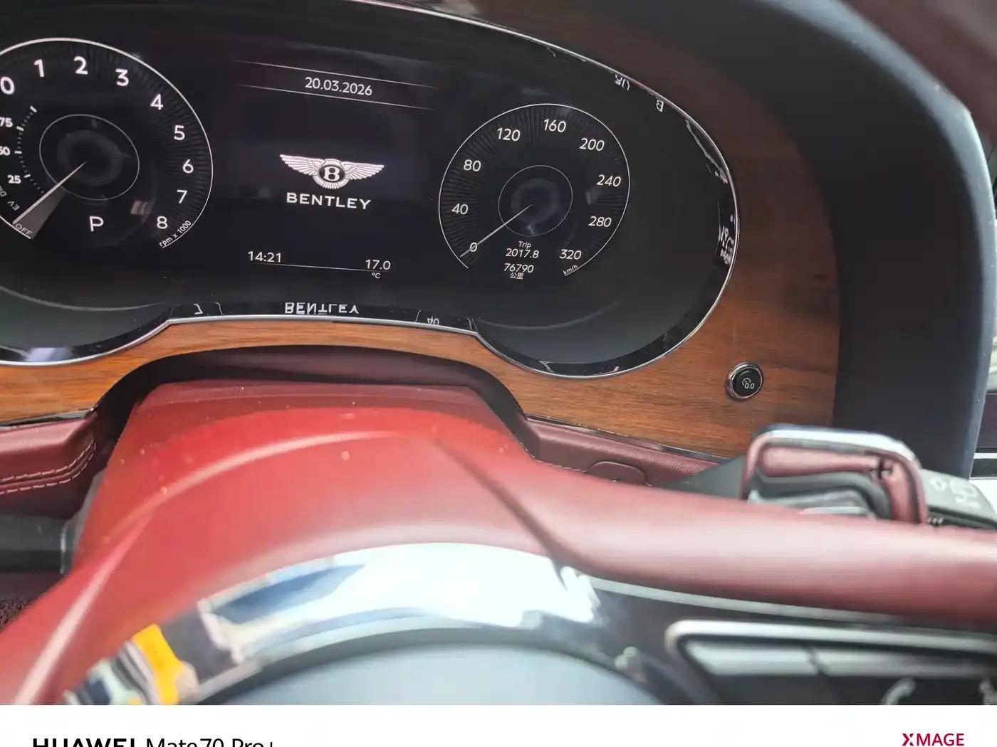 Bentayga Plug-in Hybrid 2021 3.0T PHEV — миниатюра 4
