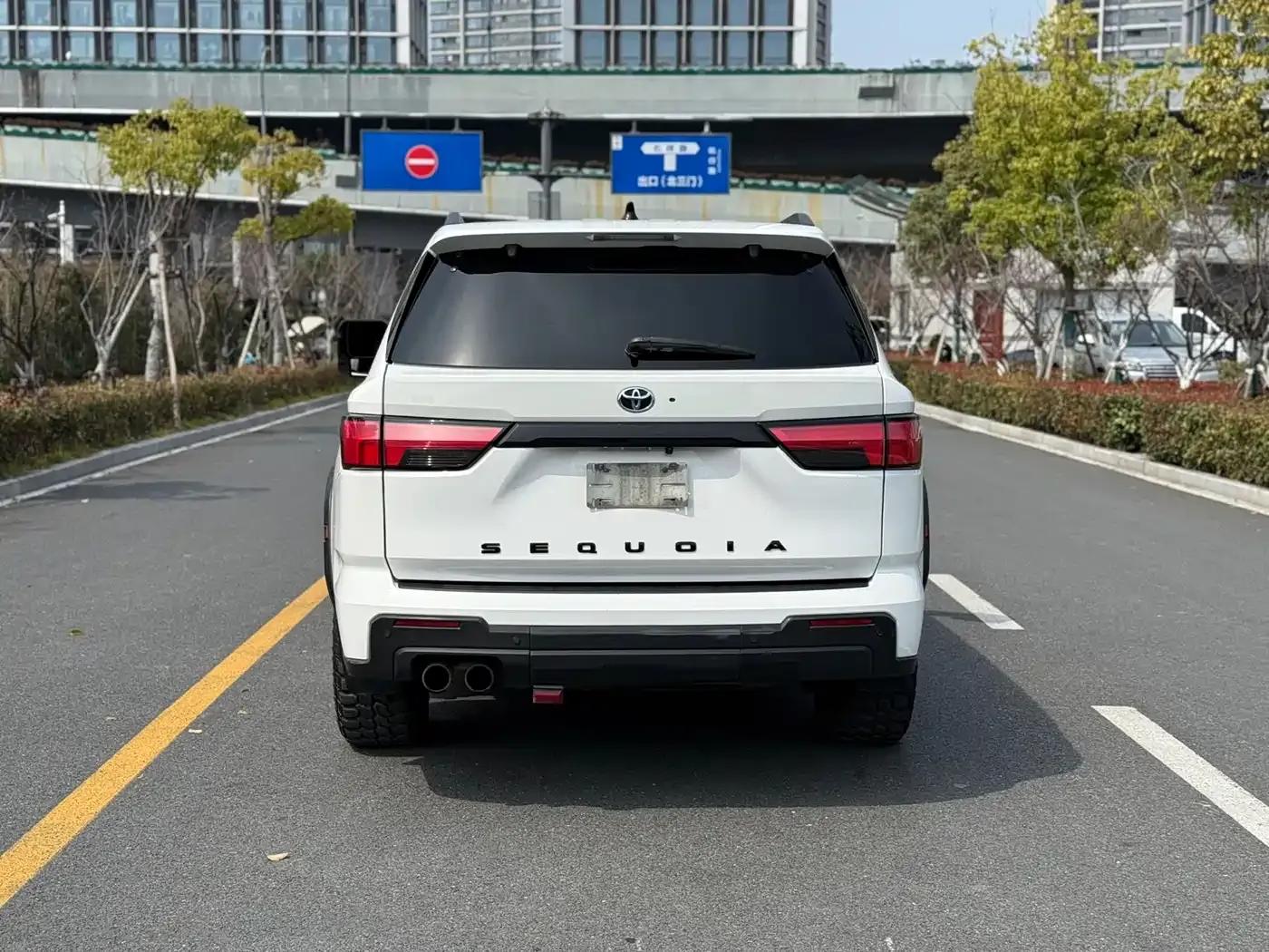 2023 Sequoia 3.5L US Spec — миниатюра 4