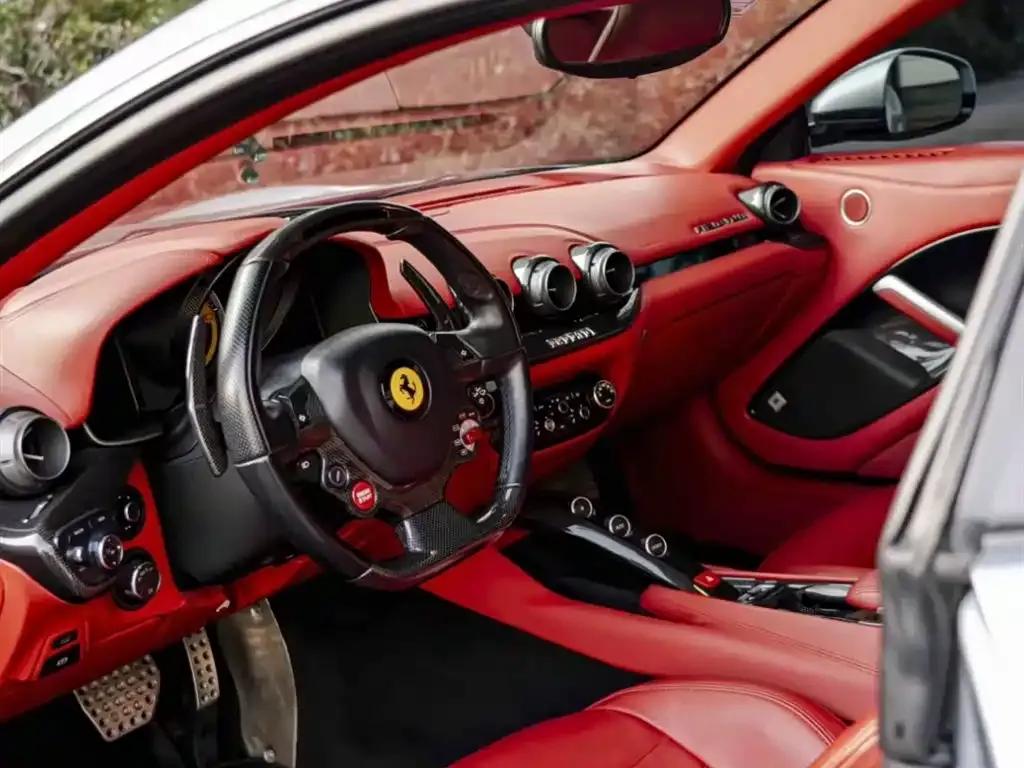 2013 F12berlinetta 6.3L Standard Model — миниатюра 6