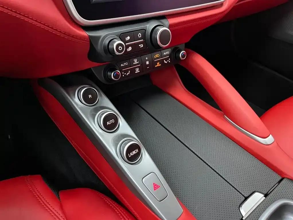 2017 GTC4Lusso 3.9T V8 — миниатюра 17