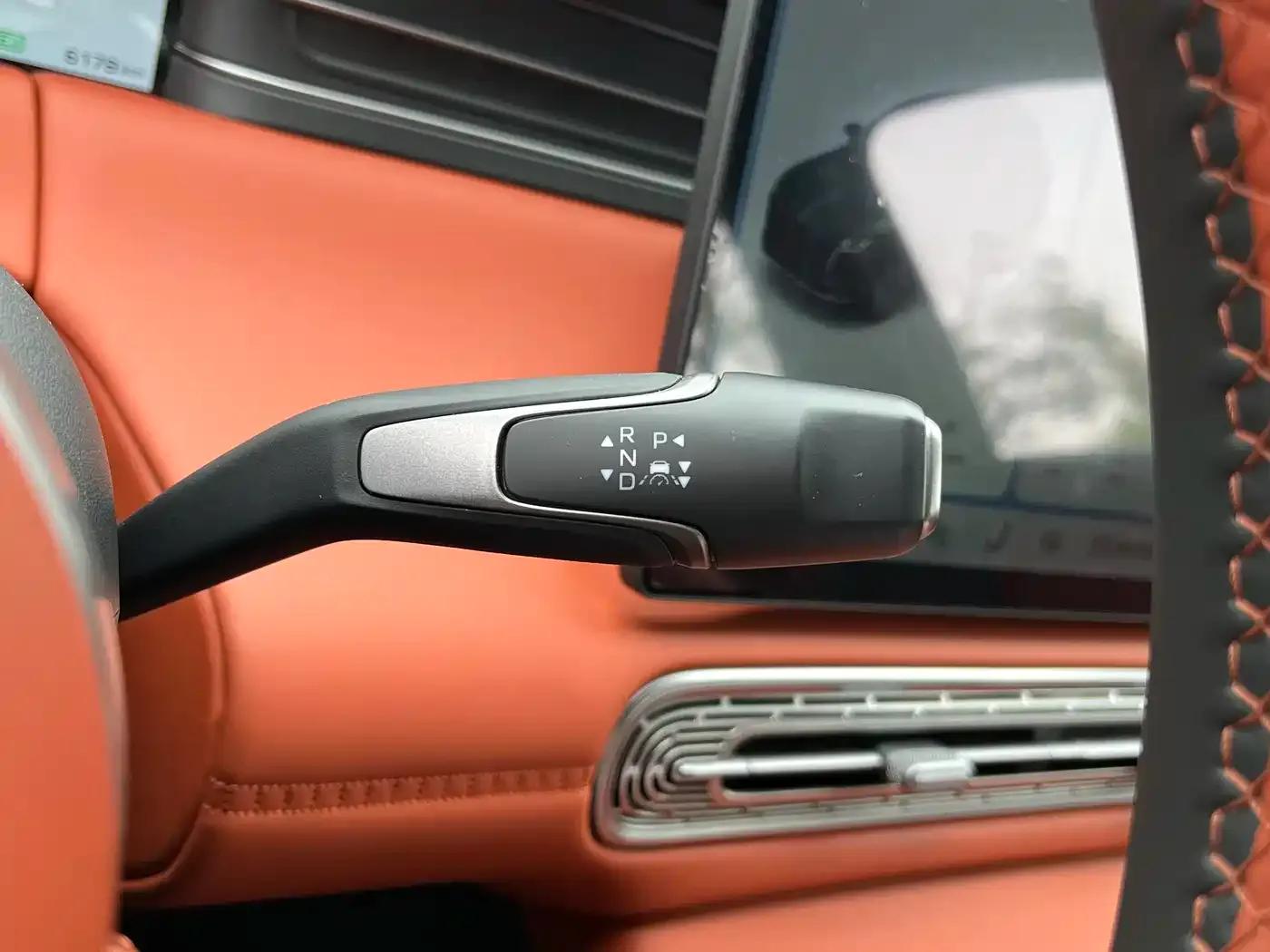 Hongqi HS6 PHEV 2026 Model 220 AWD Intelligent Hybrid — миниатюра 17