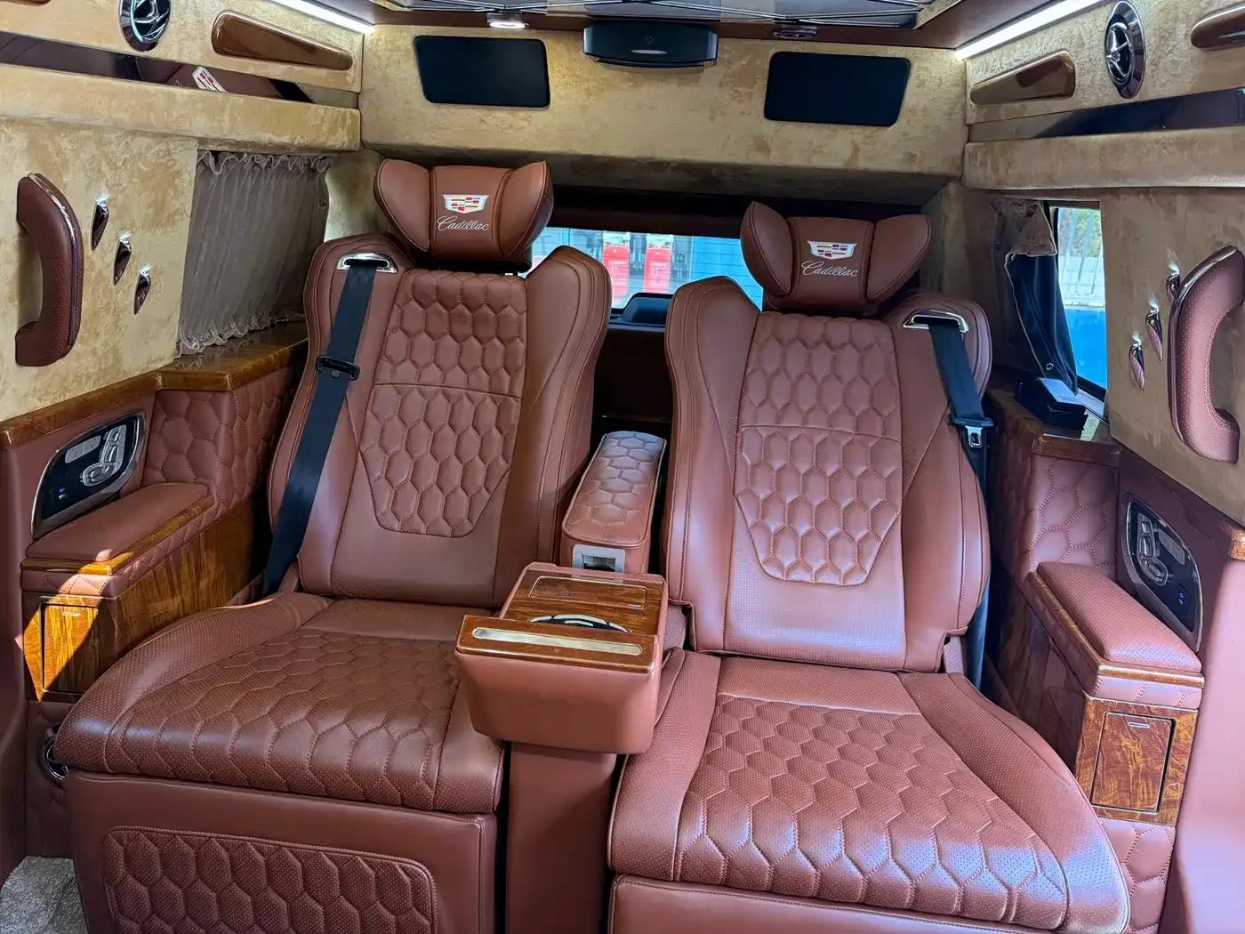 2017 Cadillac Escalade 6.2L US Spec — миниатюра 12
