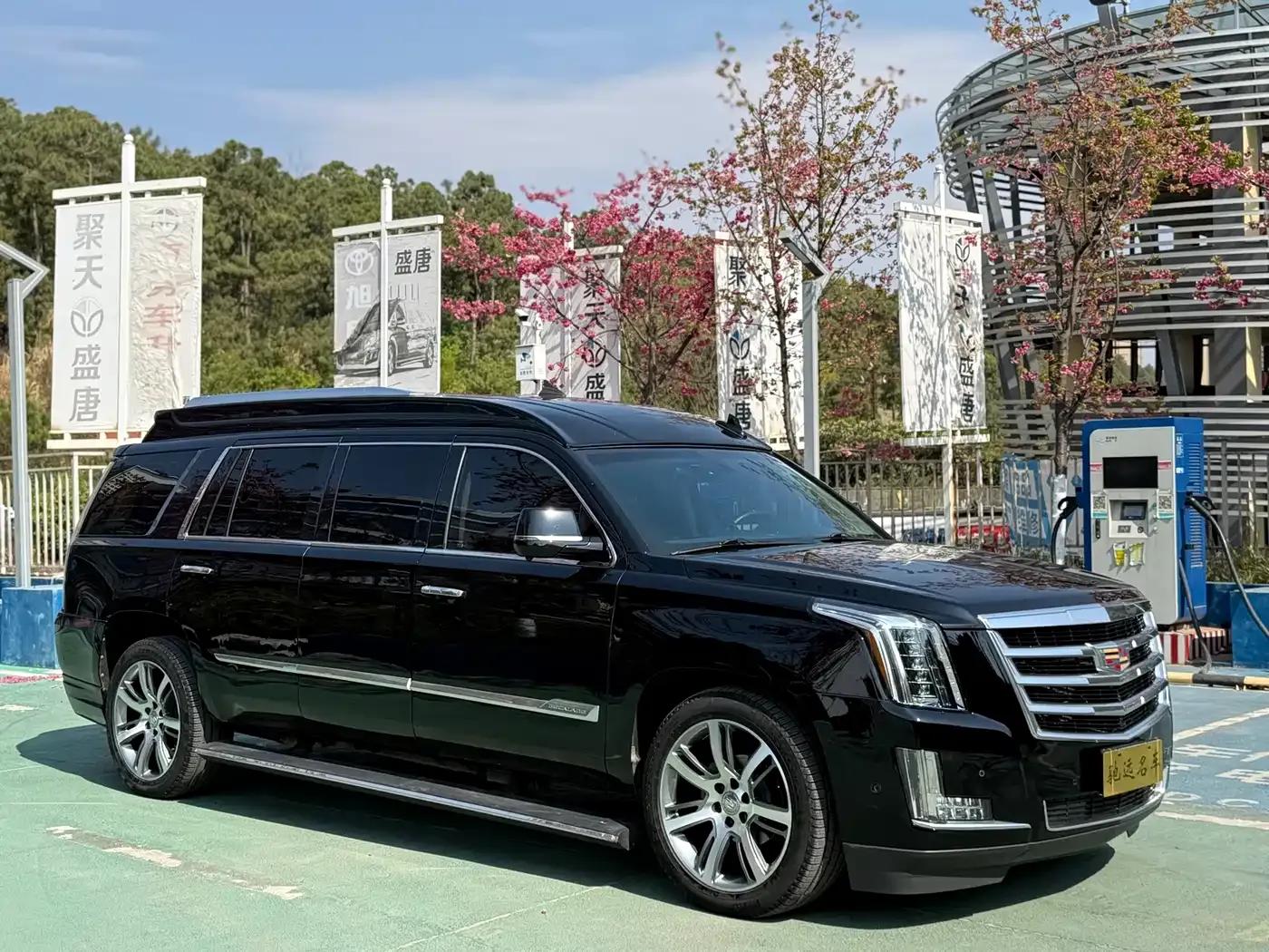 2017 Cadillac Escalade 6.2L US Spec — миниатюра 3