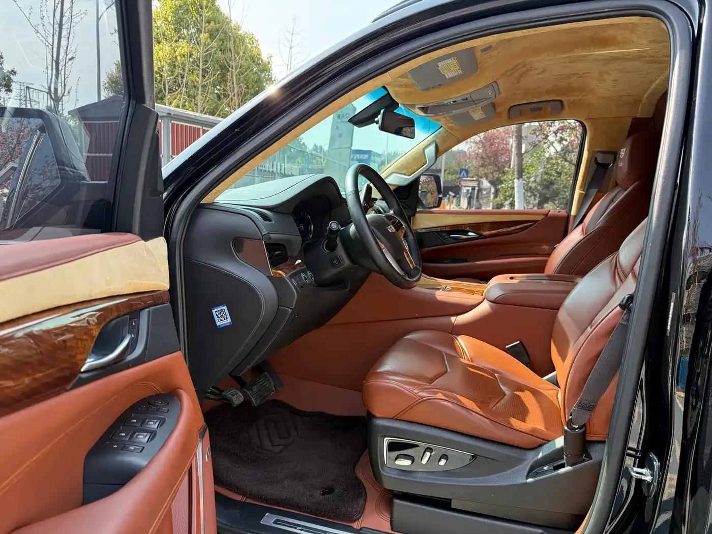 2017 Cadillac Escalade 6.2L US Spec — миниатюра 4