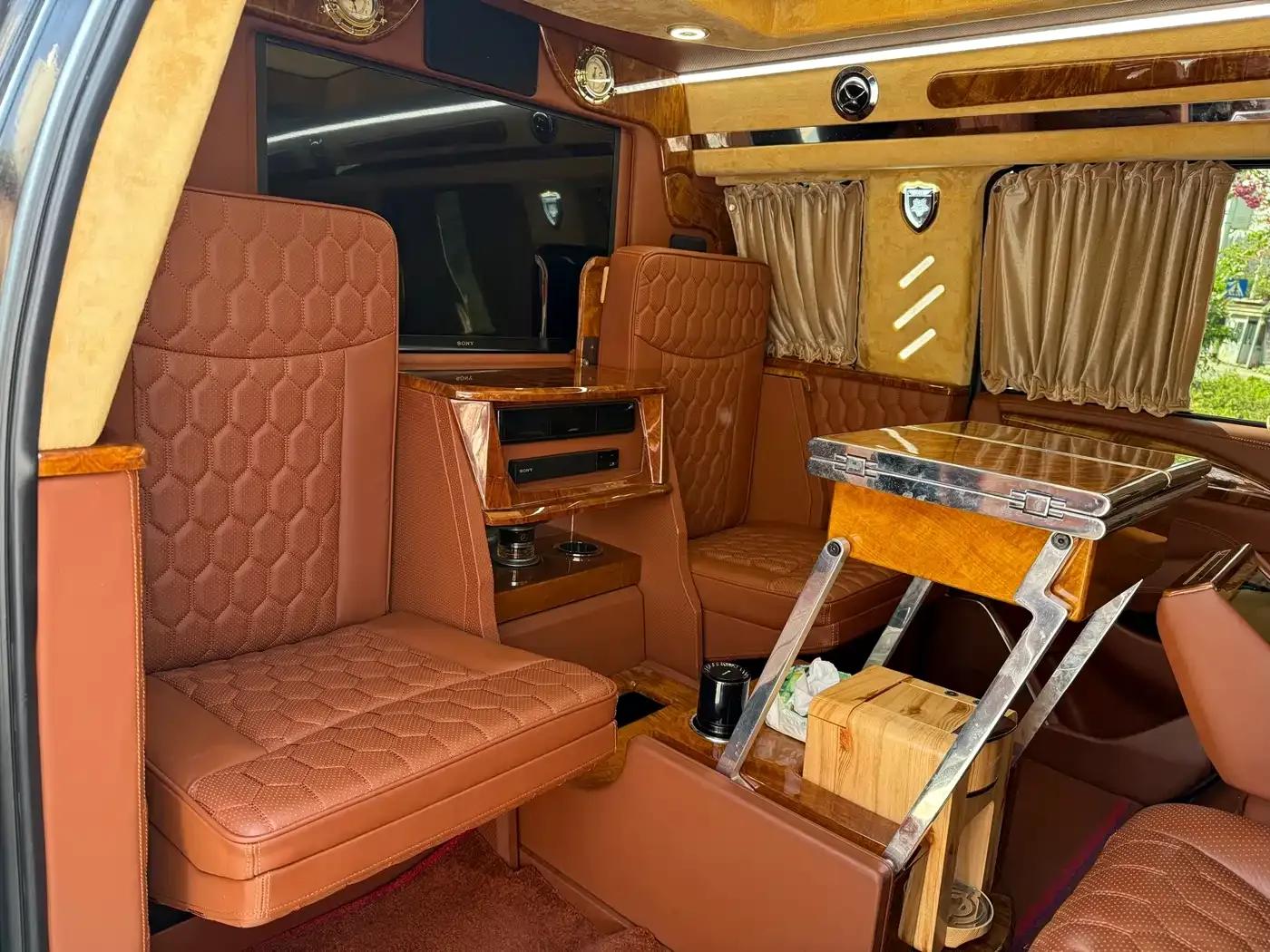 2017 Cadillac Escalade 6.2L US Spec — миниатюра 8
