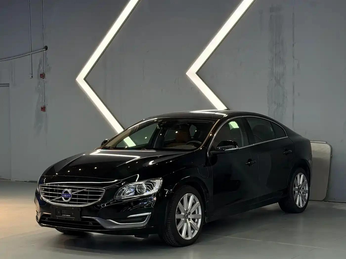2015 Volvo S60 Plug-in Hybrid, S60L E-Drive Hybrid T6 Smart Edition — миниатюра 1