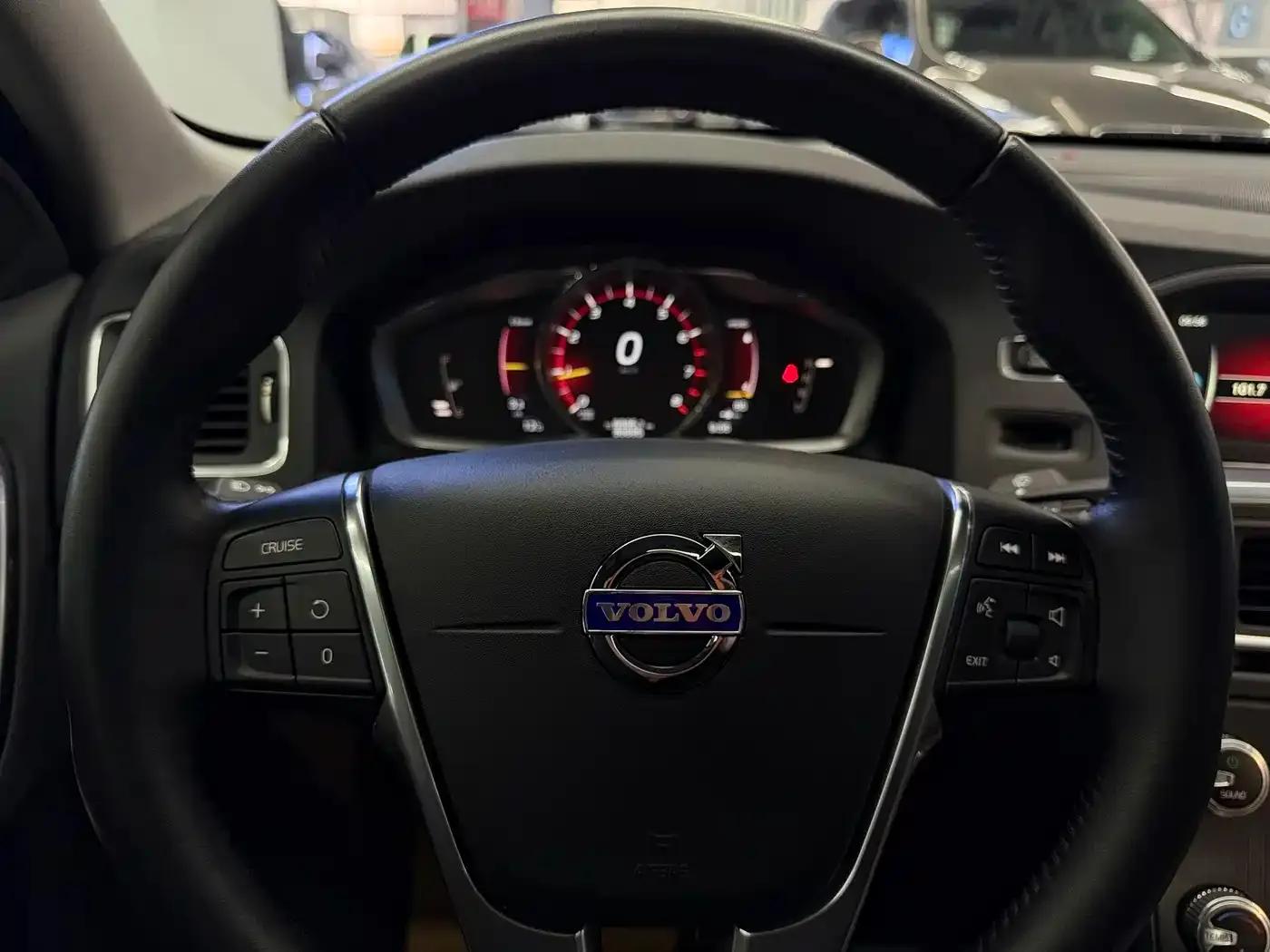 2015 Volvo S60 Plug-in Hybrid, S60L E-Drive Hybrid T6 Smart Edition — миниатюра 13