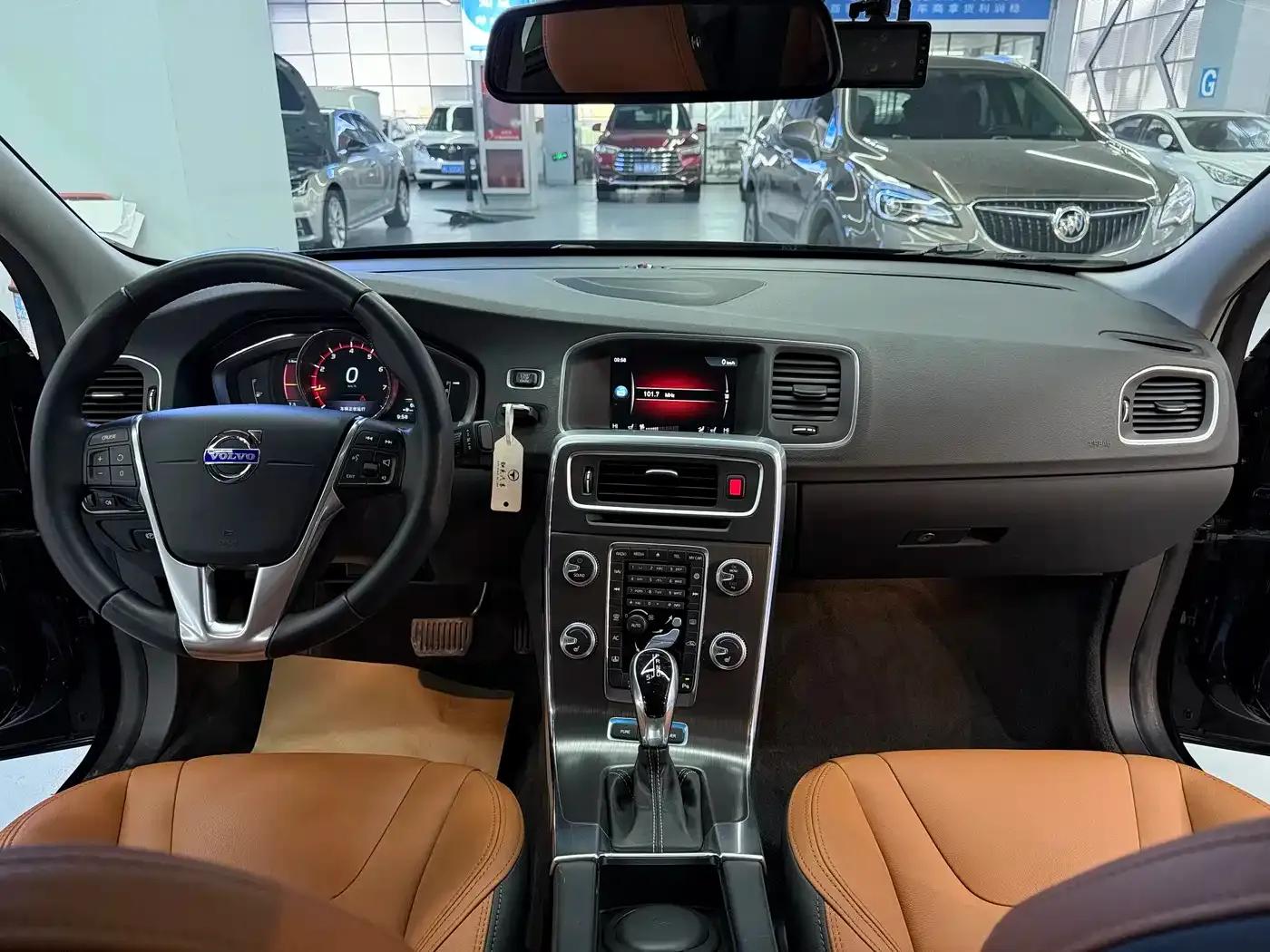 2015 Volvo S60 Plug-in Hybrid, S60L E-Drive Hybrid T6 Smart Edition — миниатюра 16