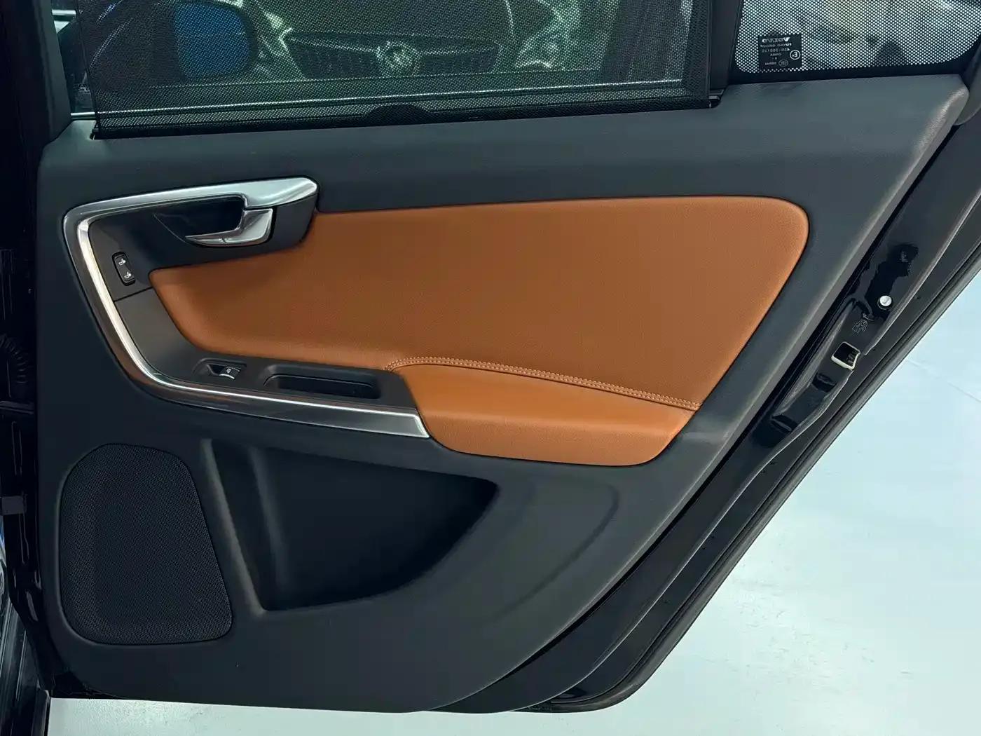 2015 Volvo S60 Plug-in Hybrid, S60L E-Drive Hybrid T6 Smart Edition — миниатюра 17