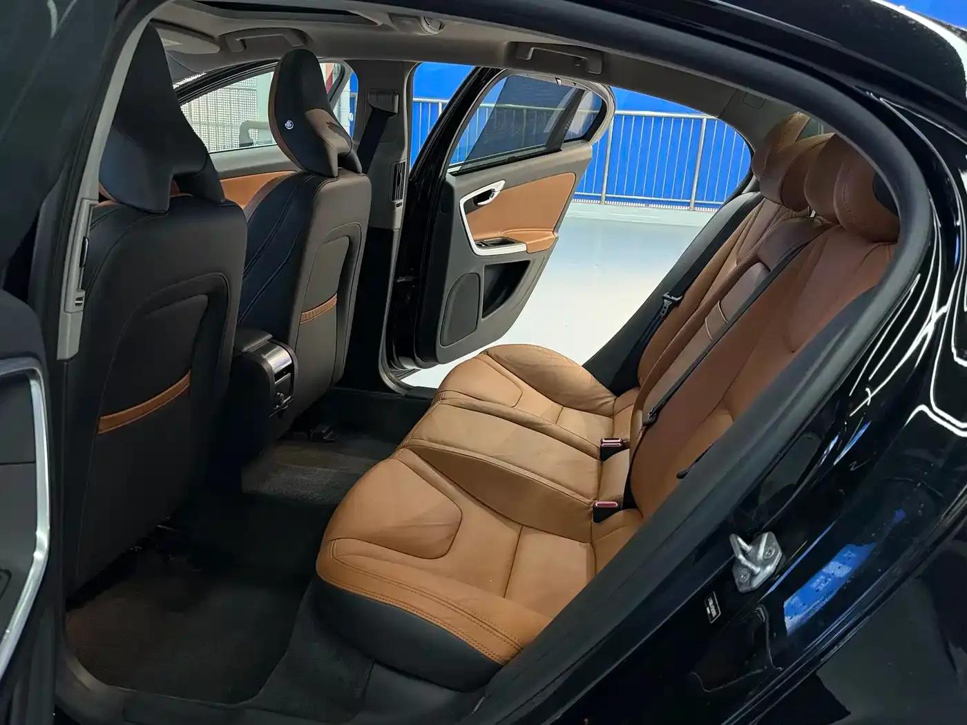 2015 Volvo S60 Plug-in Hybrid, S60L E-Drive Hybrid T6 Smart Edition — миниатюра 18