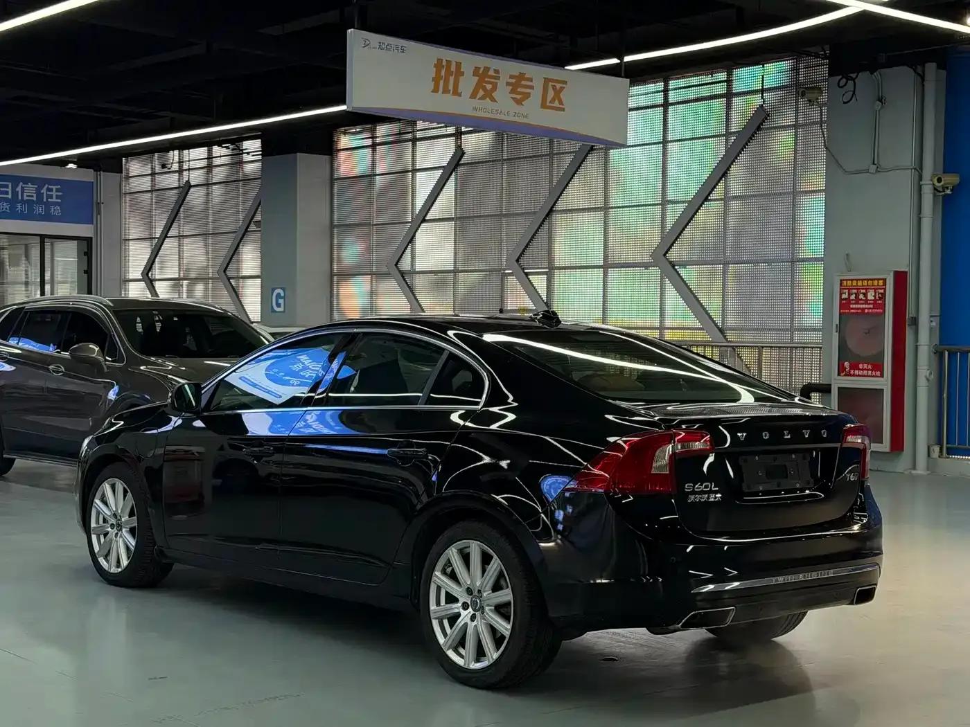2015 Volvo S60 Plug-in Hybrid, S60L E-Drive Hybrid T6 Smart Edition — миниатюра 23