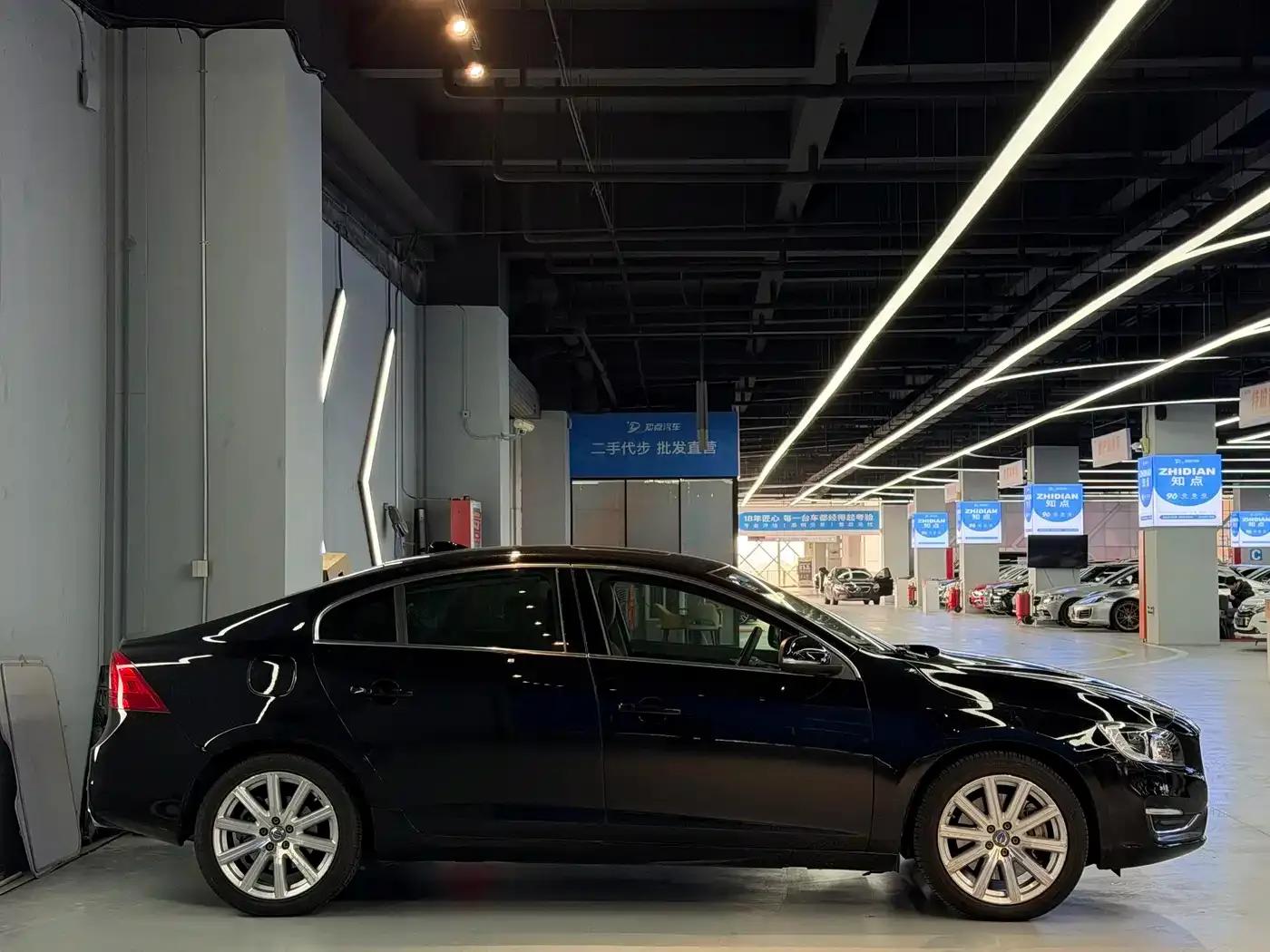 2015 Volvo S60 Plug-in Hybrid, S60L E-Drive Hybrid T6 Smart Edition — миниатюра 24
