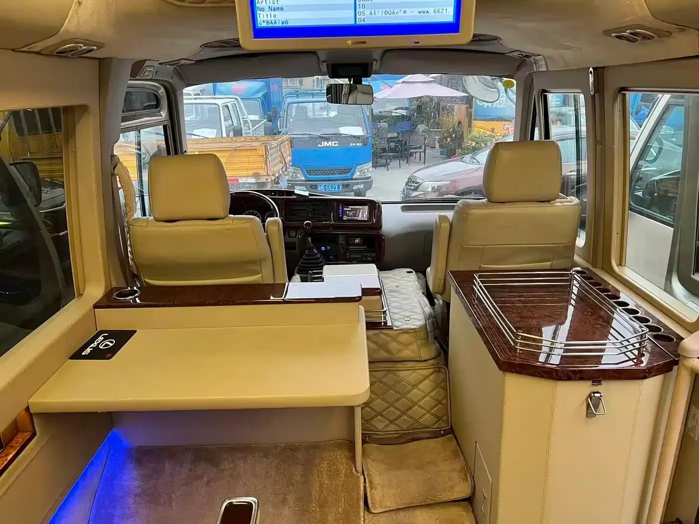 2017 Toyota Coaster 4.0L Manual — миниатюра 12