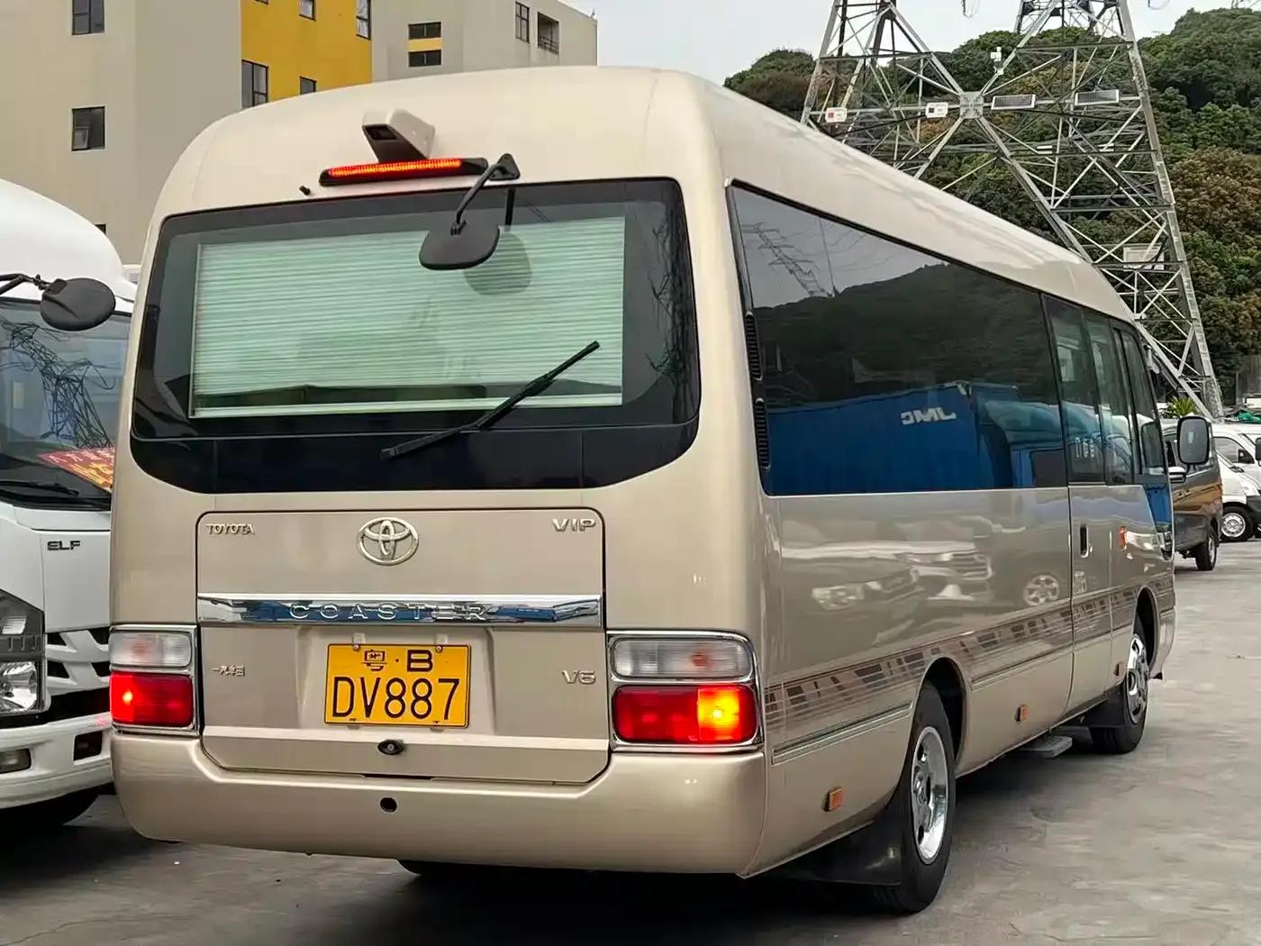 2017 Toyota Coaster 4.0L Manual — миниатюра 4