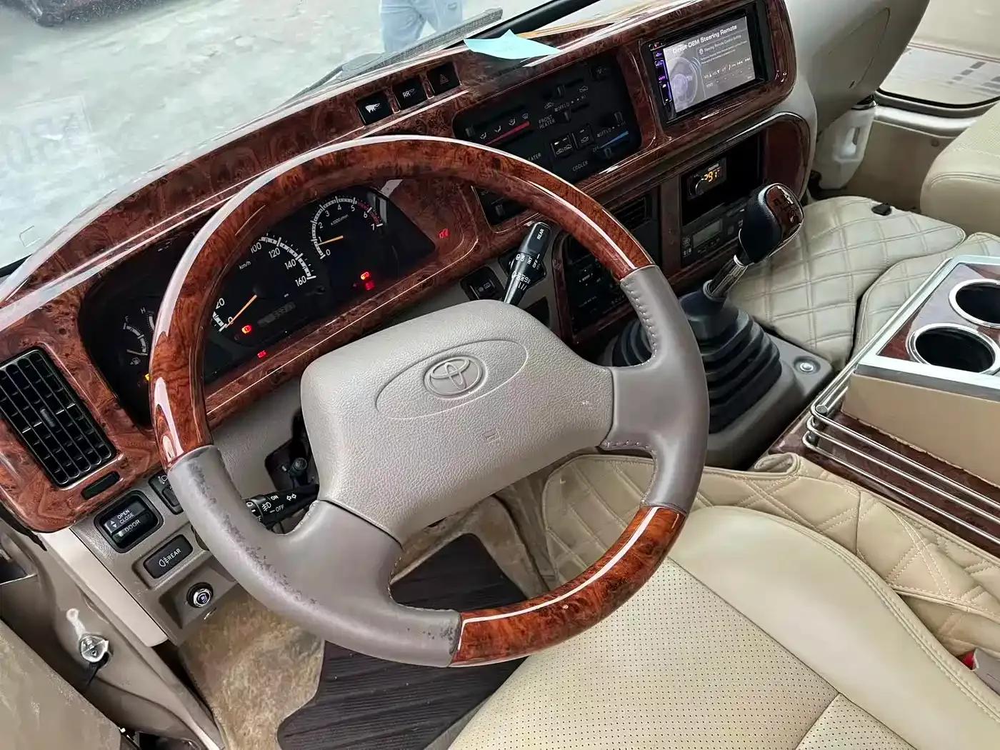 2017 Toyota Coaster 4.0L Manual — миниатюра 8