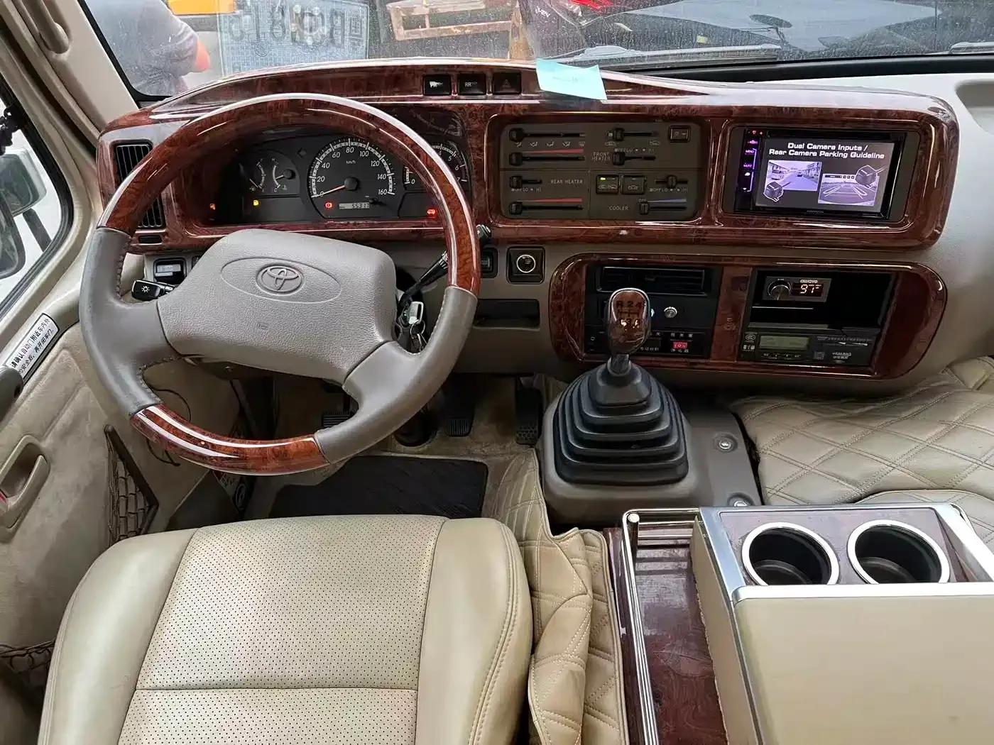 2017 Toyota Coaster 4.0L Manual — миниатюра 10