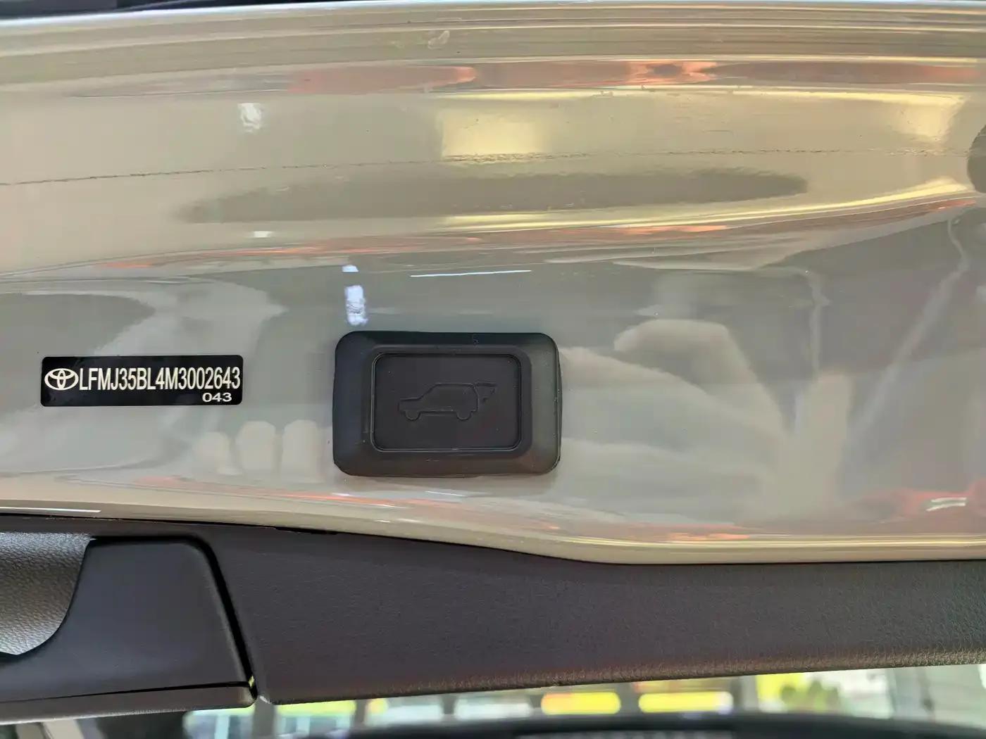RAV4 Hybrid E+ 2021 2.5L AWD Flagship Pro — миниатюра 13
