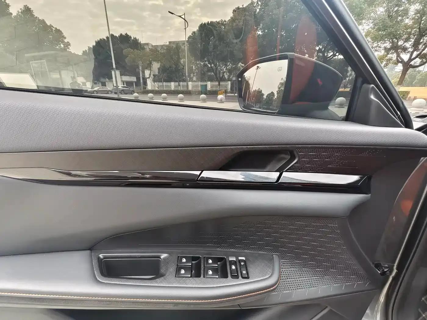 Changan UNI-V 2024 1.5T Premium Sport — миниатюра 19