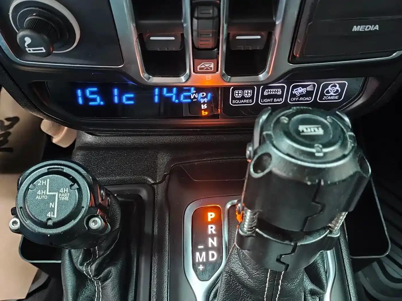 Jeep Wrangler New Energy 2021 Model 4-Door 2.0T 4xe Sahara — миниатюра 14