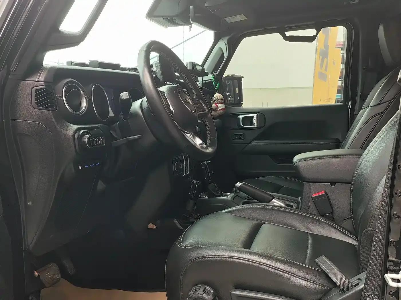 Jeep Wrangler New Energy 2021 Model 4-Door 2.0T 4xe Sahara — миниатюра 6