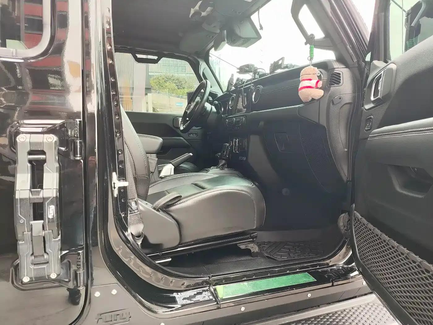 Jeep Wrangler New Energy 2021 Model 4-Door 2.0T 4xe Sahara — миниатюра 8