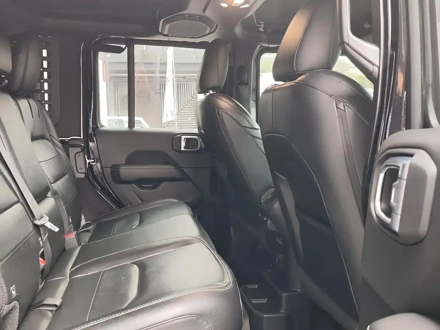 Jeep Wrangler New Energy 2021 Model 4-Door 2.0T 4xe Sahara — миниатюра 9