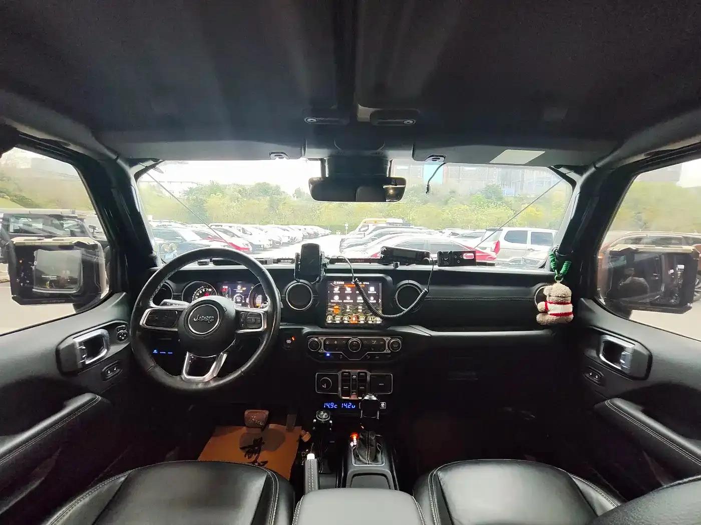 Jeep Wrangler New Energy 2021 Model 4-Door 2.0T 4xe Sahara — миниатюра 10