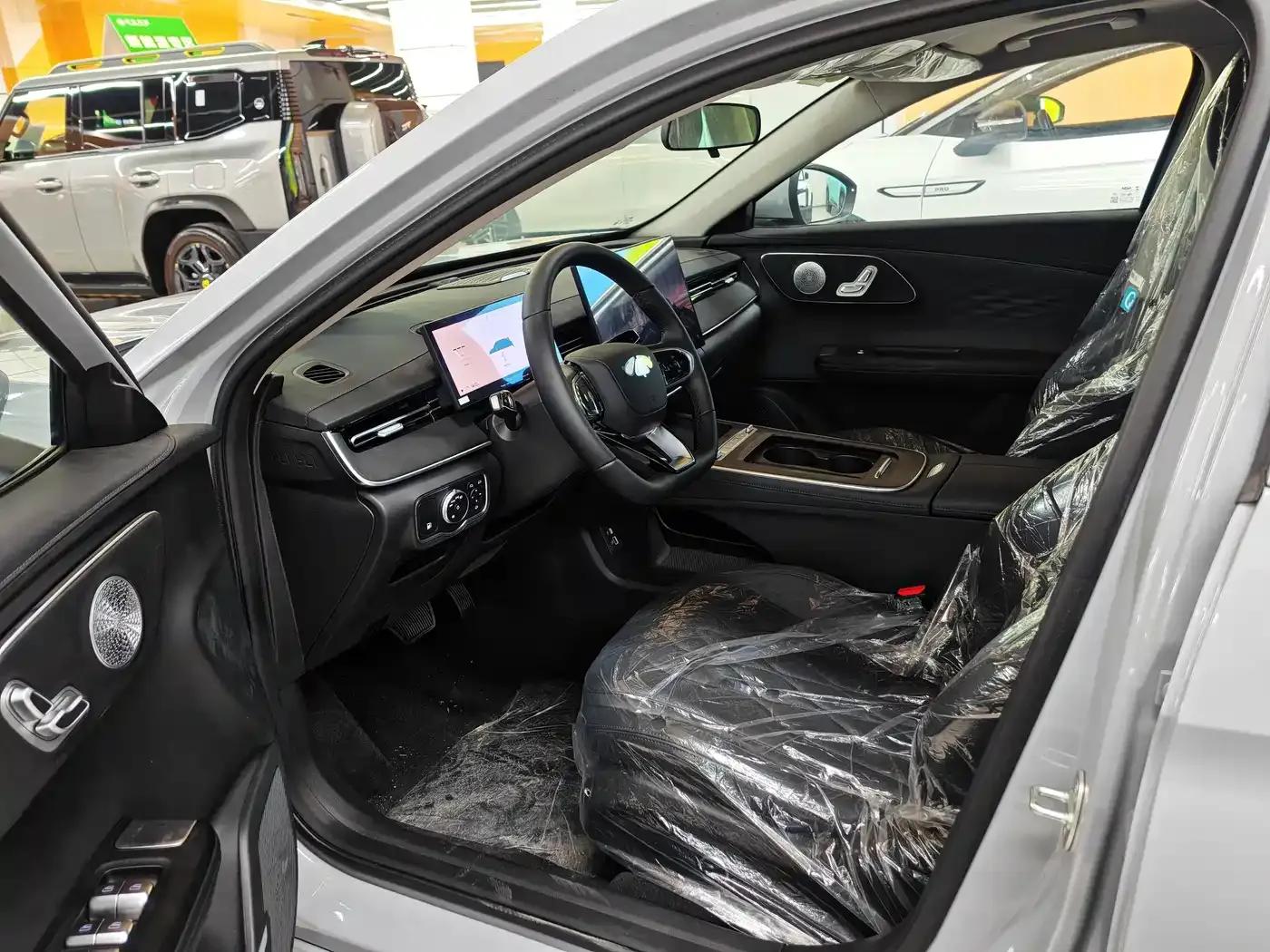 Fengyun A8L 2025 1.5TGDI Comfort Model (145km/h) — миниатюра 2