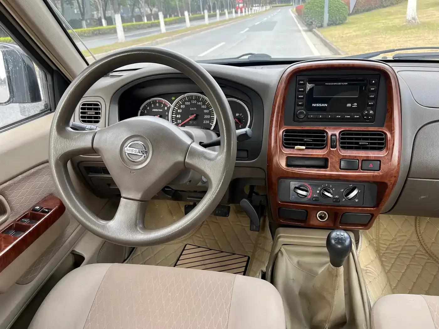 2013 Nissan ZN Van 2.4L 2WD Luxury 5-Seater — миниатюра 12