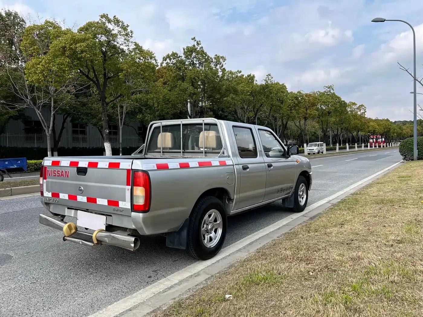 2013 Nissan ZN Van 2.4L 2WD Luxury 5-Seater — миниатюра 4